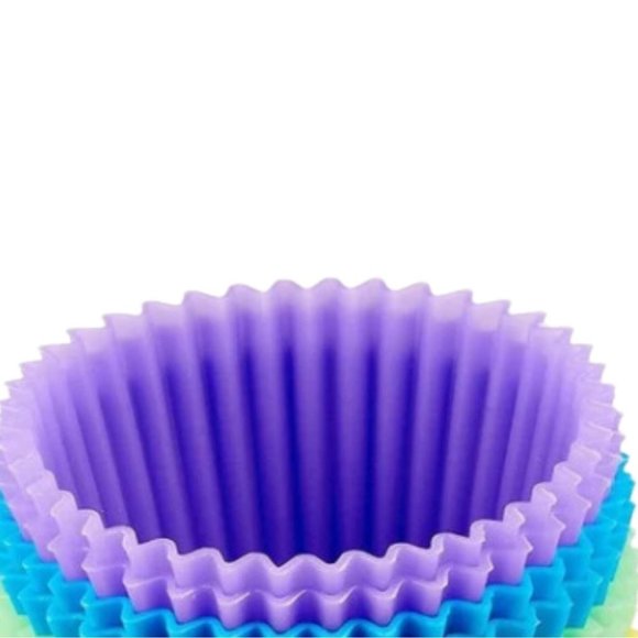 12 Reusable Food Safe Silicone Muffin Baking Cups - Picture 4 of 6